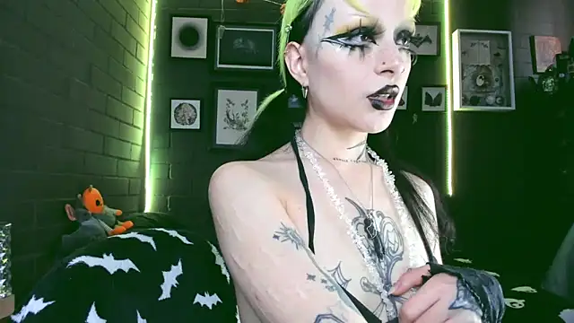 Snapshot of insania_9999_ chatting on 02.26.25 insania 9999 online show from 02.26.25