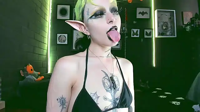 Snapshot of insania_9999_ chatting on 02.26.25 insania 9999 online show from 02.26.25