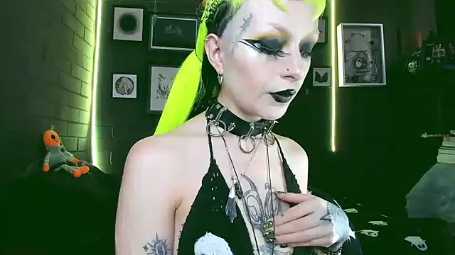 Snapshot of insania_9999_ chatting on 03.12.25 insania 9999 online show from 03.12.25