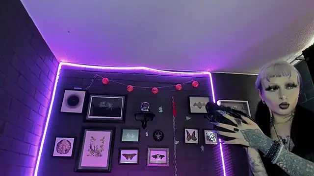 Snapshot of insania_9999_ chatting on 09.15.25 insania 9999 online show from 09.15.25