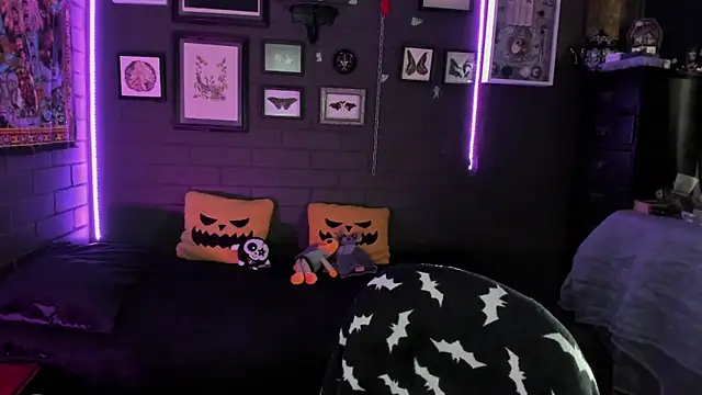 Snapshot of insania_9999_ chatting on 10.30.25 insania 9999 online show from 10.30.25