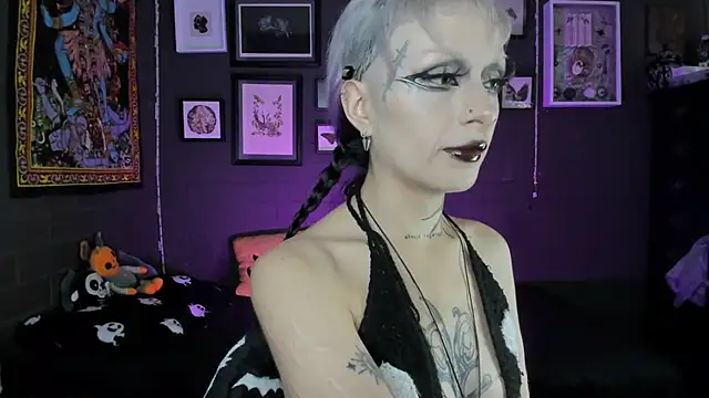 Snapshot of insania_9999_ chatting on 12.05.25 insania 9999 online show from 12.05.25