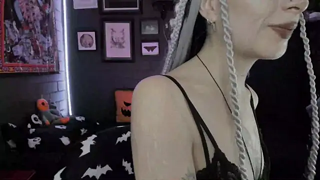 Snapshot of insania_9999_ chatting on 12.15.25 insania 9999 online show from 12.15.25