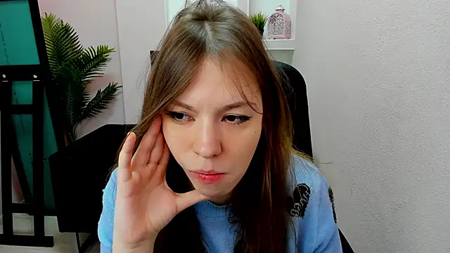 Snapshot of Persephoni chatting on 01.04.25 Persephoni online show from 01.04.25