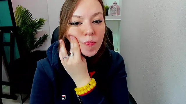 Snapshot of Persephoni chatting on 01.08.25 Persephoni online show from 01.08.25