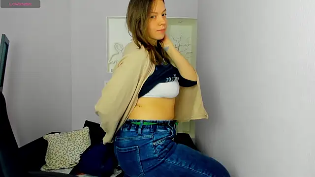 Snapshot of Persephoni chatting on 04.25.26 Persephoni online show from 04.25.26