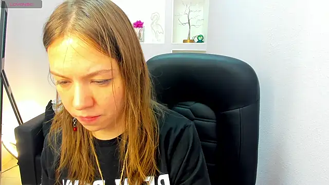 Snapshot of Persephoni chatting on 04.28.26 Persephoni online show from 04.28.26