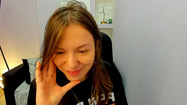 Snapshot of Persephoni chatting on 04.29.26 Persephoni online show from 04.29.26