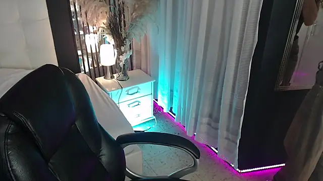 LiaVillalobos online show from 04.04.26