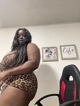 Snapshot of sharik-browns chatting on 05.22.26 sharik-browns online show from 05.22.26