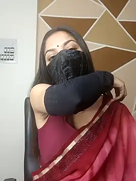 Snapshot of _desigori chatting on 12.21.24  desigori online show from 12.21.24