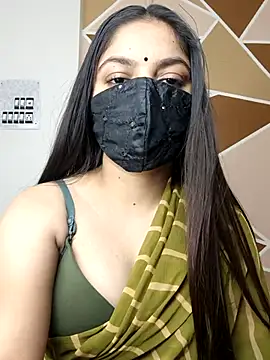 Snapshot of _desigori chatting on 02.13.25  desigori online show from 02.13.25