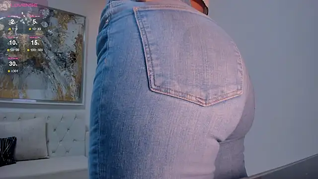 Snapshot of SophieBarnett chatting on 02.14.25 SophieBarnett online show from 02.14.25