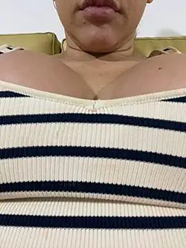 Snapshot of SophieBarnett chatting on 02.20.25 SophieBarnett online show from 02.20.25