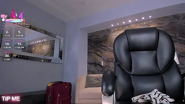 Snapshot of SophieBarnett chatting on 09.23.25 SophieBarnett online show from 09.23.25