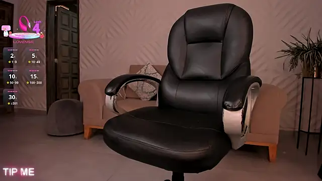 Snapshot of SophieBarnett chatting on 10.01.25 SophieBarnett online show from 10.01.25