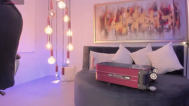 Snapshot of SophieBarnett chatting on 10.15.25 SophieBarnett online show from 10.15.25