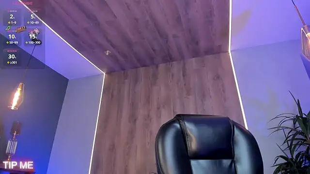 Snapshot of SophieBarnett chatting on 10.25.25 SophieBarnett online show from 10.25.25