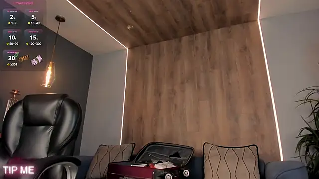 Snapshot of SophieBarnett chatting on 10.27.25 SophieBarnett online show from 10.27.25