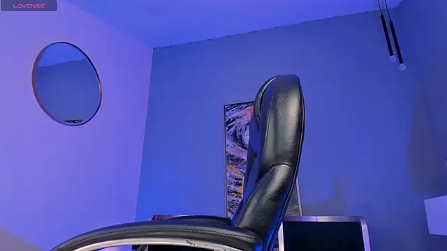 Snapshot of SophieBarnett chatting on 12.16.25 SophieBarnett online show from 12.16.25