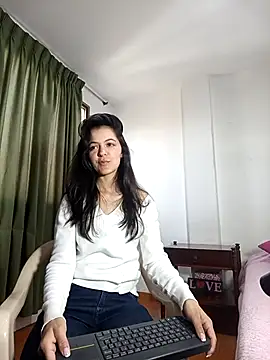 Snapshot of sarasweet_4 chatting on 09.11.25 sarasweet 4 online show from 09.11.25