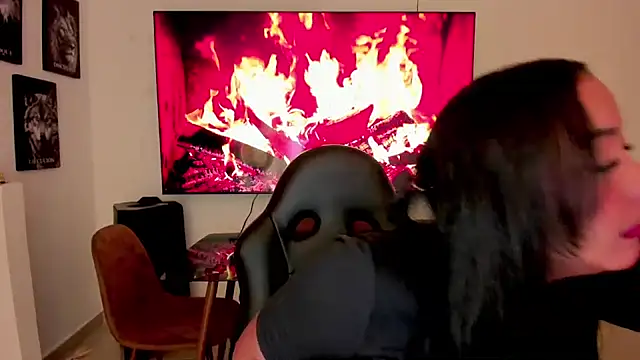 Snapshot of brunetenikole02 chatting on 10.18.25 brunetenikole02 online show from 10.18.25