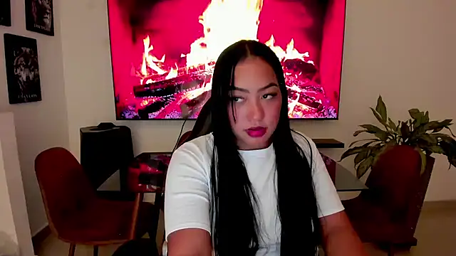 Snapshot of brunetenikole02 chatting on 10.22.25 brunetenikole02 online show from 10.22.25