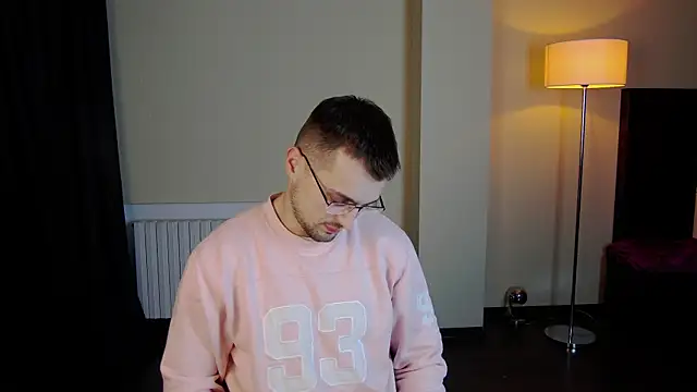 Snapshot of Friend12321 chatting on 03.09.25 Friend12321 online show from 03.09.25