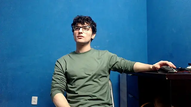 Snapshot of alex_blu chatting on 03.12.25 alex blu online show from 03.12.25