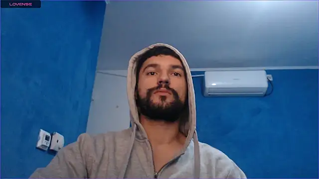 Snapshot of alex_blu chatting on 10.04.25 alex blu online show from 10.04.25