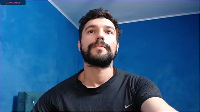 Snapshot of alex_blu chatting on 10.09.25 alex blu online show from 10.09.25