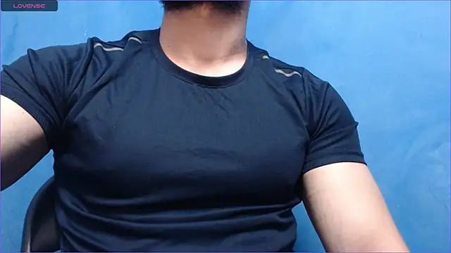 Snapshot of alex_blu chatting on 10.17.25 alex blu online show from 10.17.25