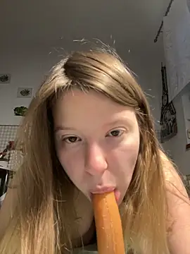 Snapshot of kimczii chatting on 05.28.26 kimczii online show from 05.28.26