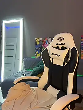 julia fly online show from 02.02.25