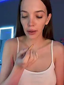 julia fly online show from 03.05.25