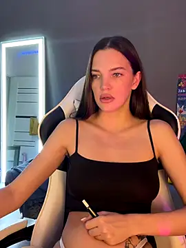 julia fly online show from 11.10.25