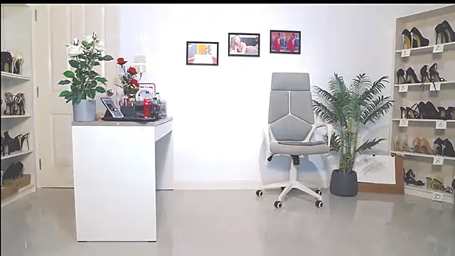 Hotbeebee online show from 03.09.25