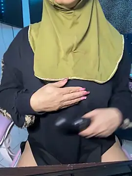 Snapshot of Jameela chatting on 05.05.26 Jameela online show from 05.05.26