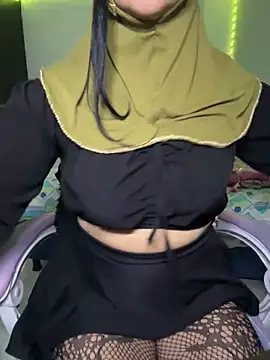 Snapshot of Jameela chatting on 05.25.26 Jameela online show from 05.25.26