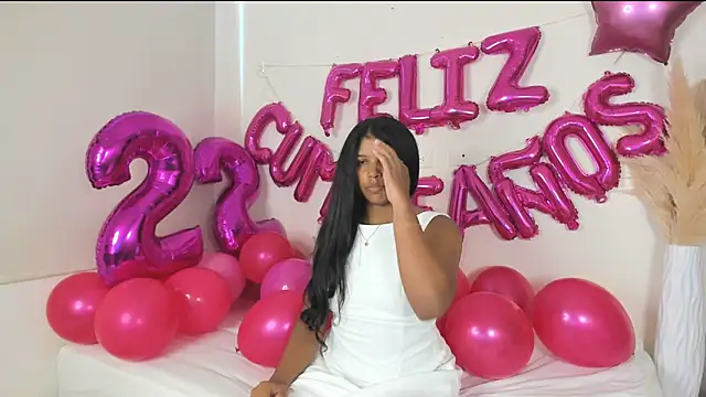 ZOEGARNER01 online show from 12.21.25