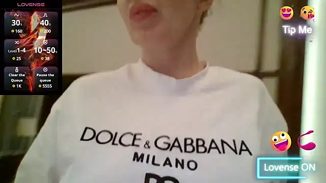 Snapshot of Allys chatting on 02.02.25 Allys online show from 02.02.25