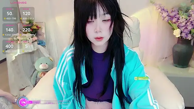 Snapshot of yoyoyo_99 chatting on 02.05.25 yoyoyo 99 online show from 02.05.25