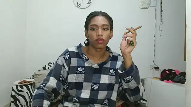 Snapshot of angelamarie1 chatting on 06.11.26 angelamarie1 online show from 06.11.26
