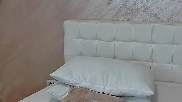 Snapshot of Sierra_Halle chatting on 01.22.25 Sierra Halle online show from 01.22.25