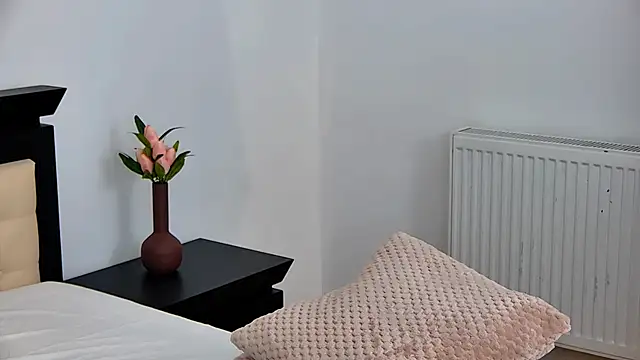 Snapshot of Sierra_Halle chatting on 03.10.25 Sierra Halle online show from 03.10.25