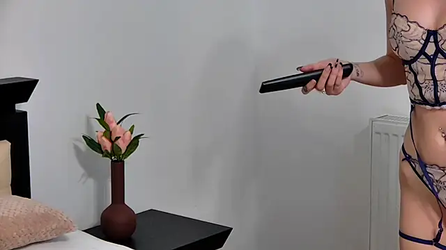 Snapshot of Sierra_Halle chatting on 03.11.25 Sierra Halle online show from 03.11.25