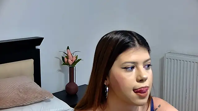 Snapshot of Sierra_Halle chatting on 03.18.25 Sierra Halle online show from 03.18.25