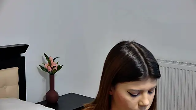 Snapshot of Sierra_Halle chatting on 03.19.25 Sierra Halle online show from 03.19.25