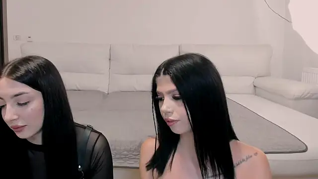 Snapshot of Sierra_Halle chatting on 10.06.25 Sierra Halle online show from 10.06.25