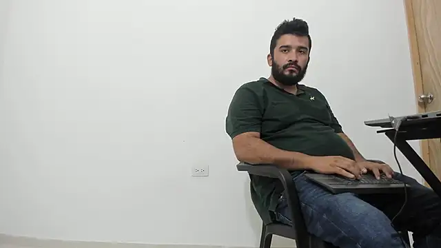 Snapshot of isearchcompany chatting on 10.16.25 isearchcompany online show from 10.16.25